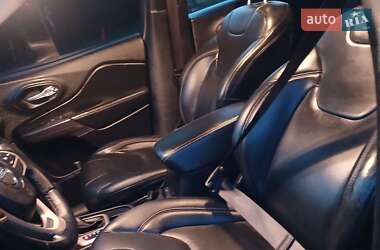 Внедорожник / Кроссовер Jeep Cherokee 2016 в 