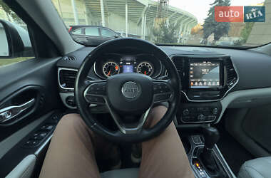 Внедорожник / Кроссовер Jeep Cherokee 2019 в 