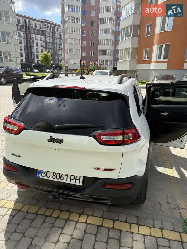 Позашляховик / Кросовер Jeep Cherokee 2015 в Новояворівську