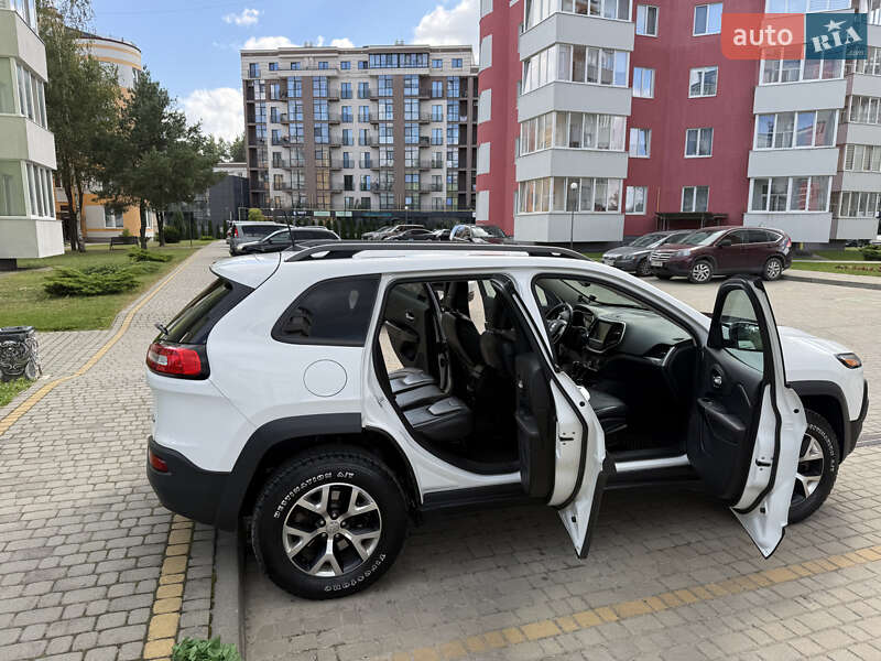 Позашляховик / Кросовер Jeep Cherokee 2015 в Новояворівську