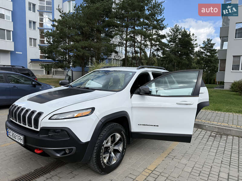 Позашляховик / Кросовер Jeep Cherokee 2015 в Новояворівську