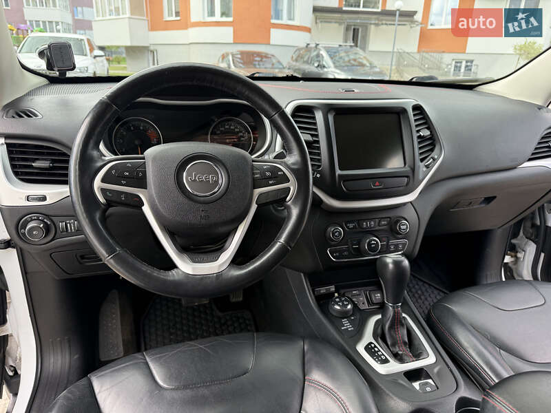 Позашляховик / Кросовер Jeep Cherokee 2015 в Новояворівську