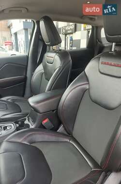 Внедорожник / Кроссовер Jeep Cherokee 2019 в 