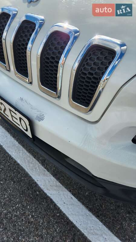 Внедорожник / Кроссовер Jeep Cherokee 2016 в Полтаве