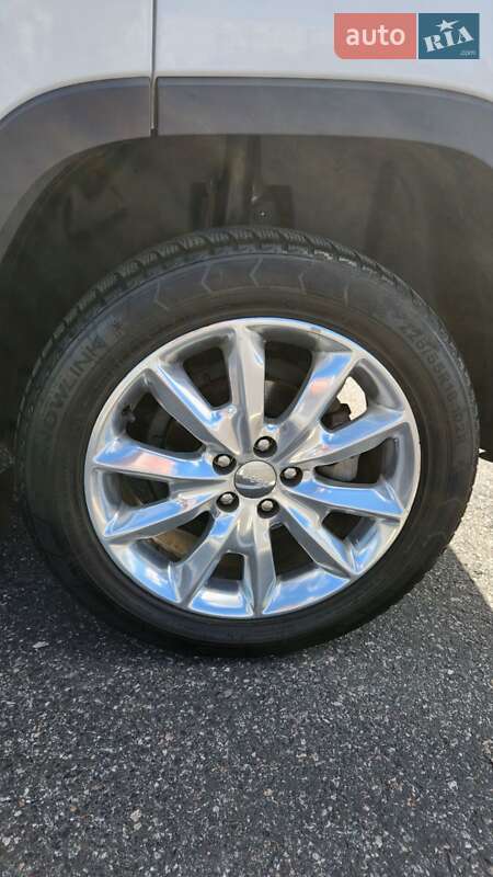 Внедорожник / Кроссовер Jeep Cherokee 2016 в Полтаве