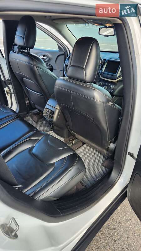 Внедорожник / Кроссовер Jeep Cherokee 2016 в Полтаве