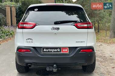 Внедорожник / Кроссовер Jeep Cherokee 2014 в 