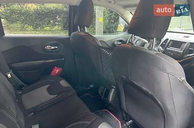 Внедорожник / Кроссовер Jeep Cherokee 2014 в 