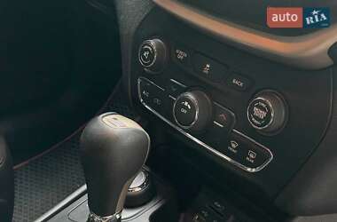 Внедорожник / Кроссовер Jeep Cherokee 2014 в 