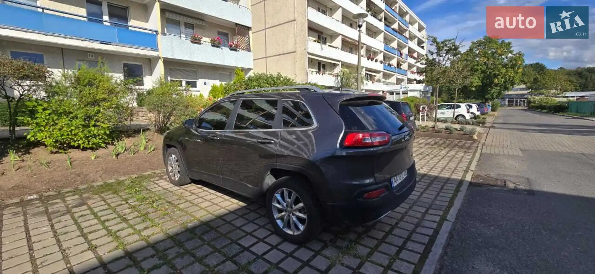 2015 Jeep Cherokee - мініатюра 2