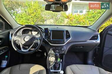 Внедорожник / Кроссовер Jeep Cherokee 2015 в 