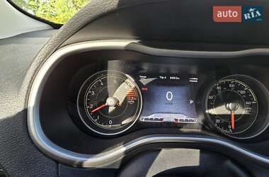 Внедорожник / Кроссовер Jeep Cherokee 2015 в 