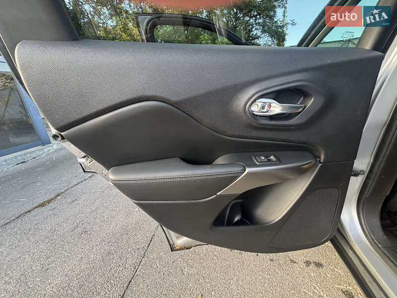 Позашляховик / Кросовер Jeep Cherokee 2019 в Харкові