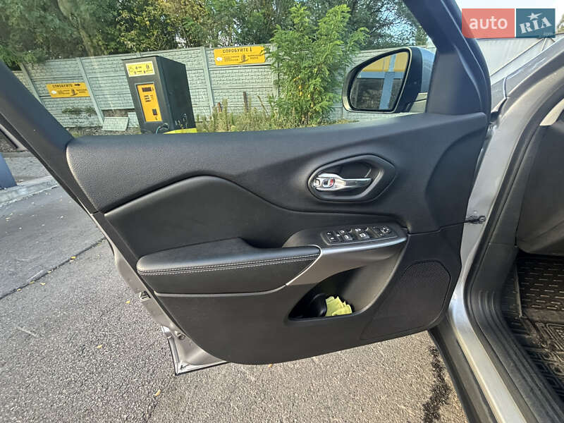 Позашляховик / Кросовер Jeep Cherokee 2019 в Харкові