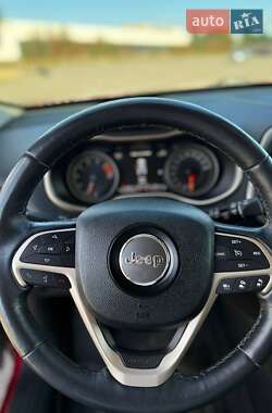 Внедорожник / Кроссовер Jeep Cherokee 2016 в 