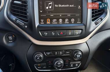 Внедорожник / Кроссовер Jeep Cherokee 2016 в 