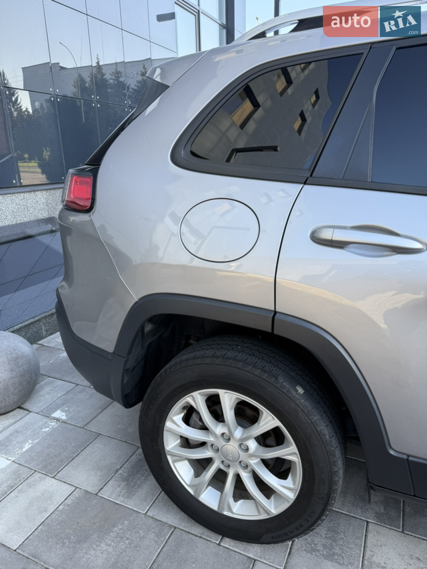 2020 Jeep Cherokee - мініатюра 14