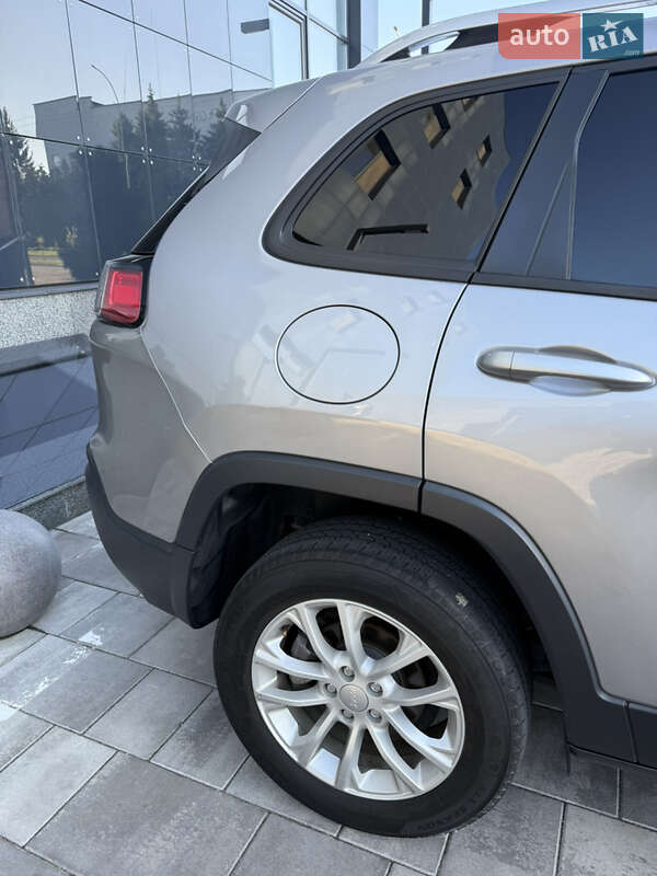 Внедорожник / Кроссовер Jeep Cherokee 2020 в Киеве