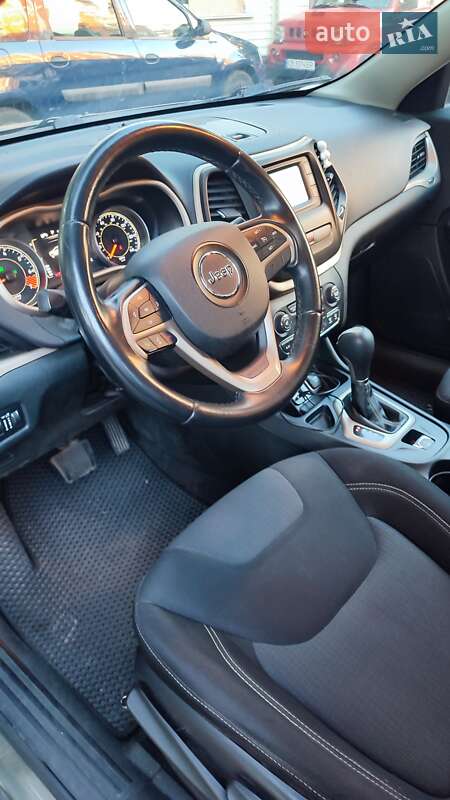 Позашляховик / Кросовер Jeep Cherokee 2015 в Чернігові