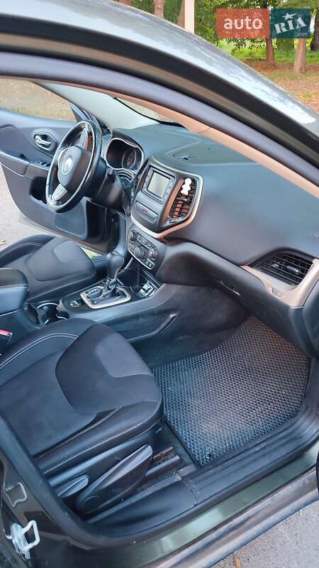 Позашляховик / Кросовер Jeep Cherokee 2015 в Чернігові