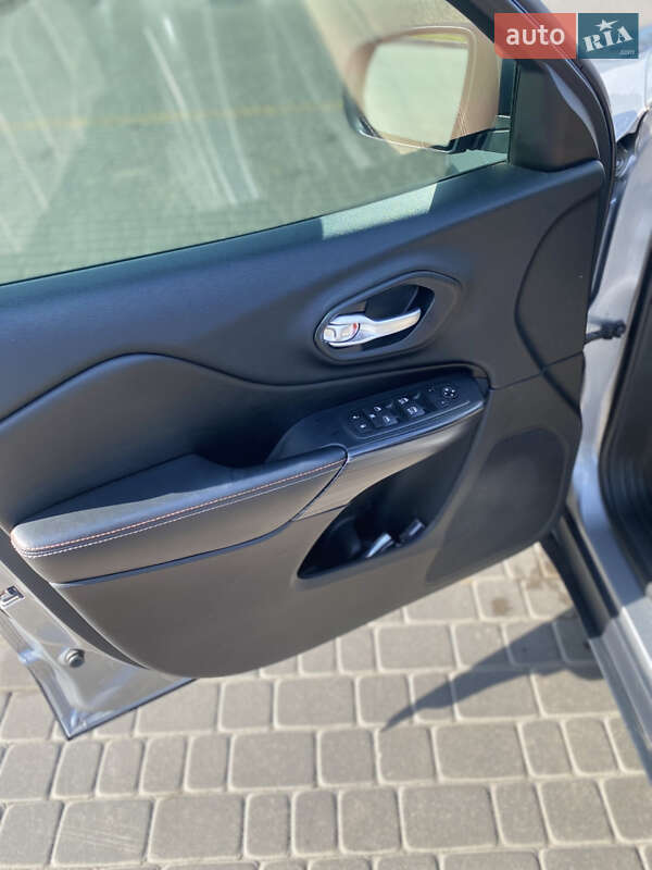 Внедорожник / Кроссовер Jeep Cherokee 2016 в Харькове фото 11 Внедорожник / Кроссовер Jeep Cherokee 2016 в Харькове