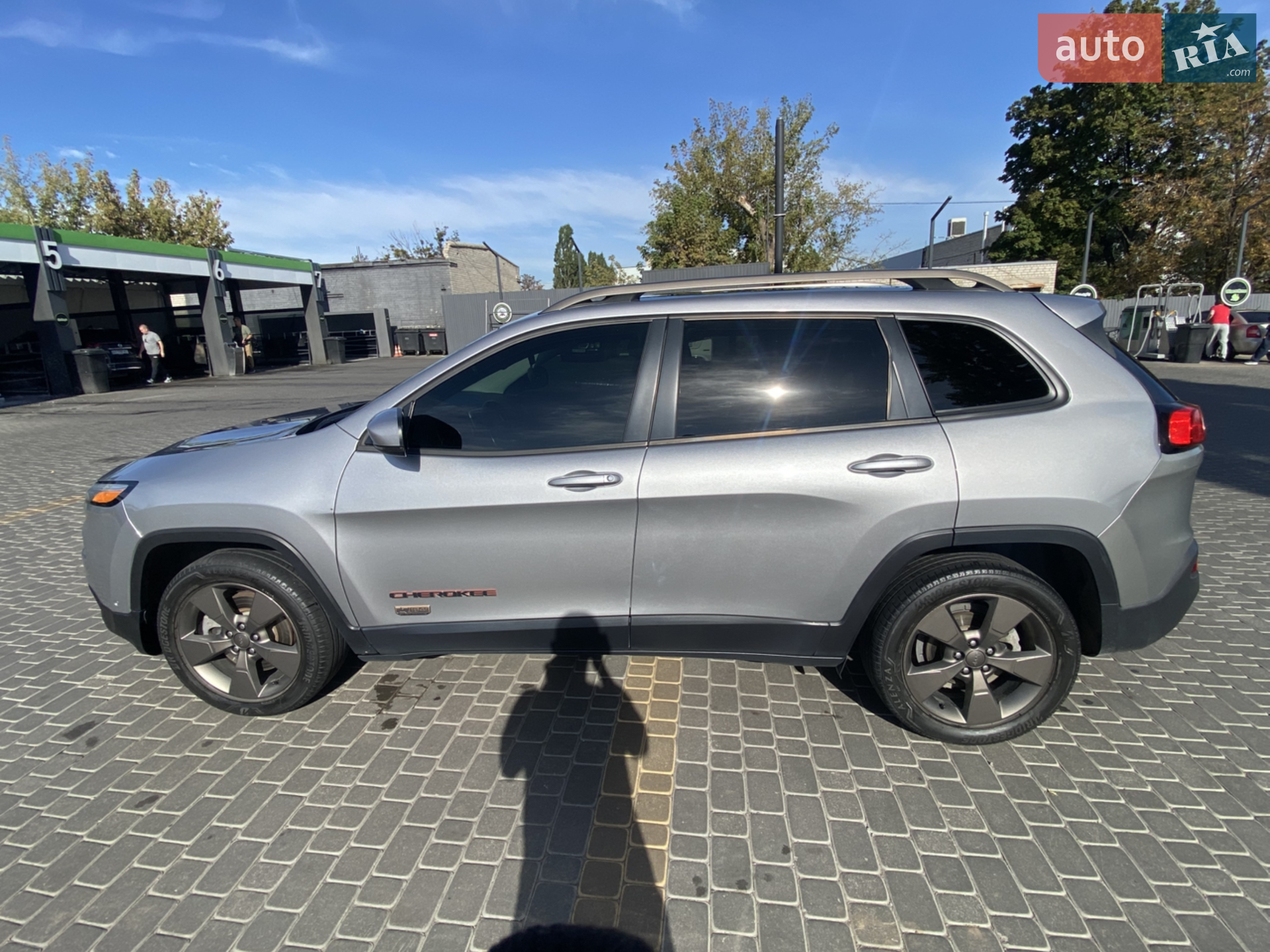 2016 Jeep Cherokee - мініатюра 16