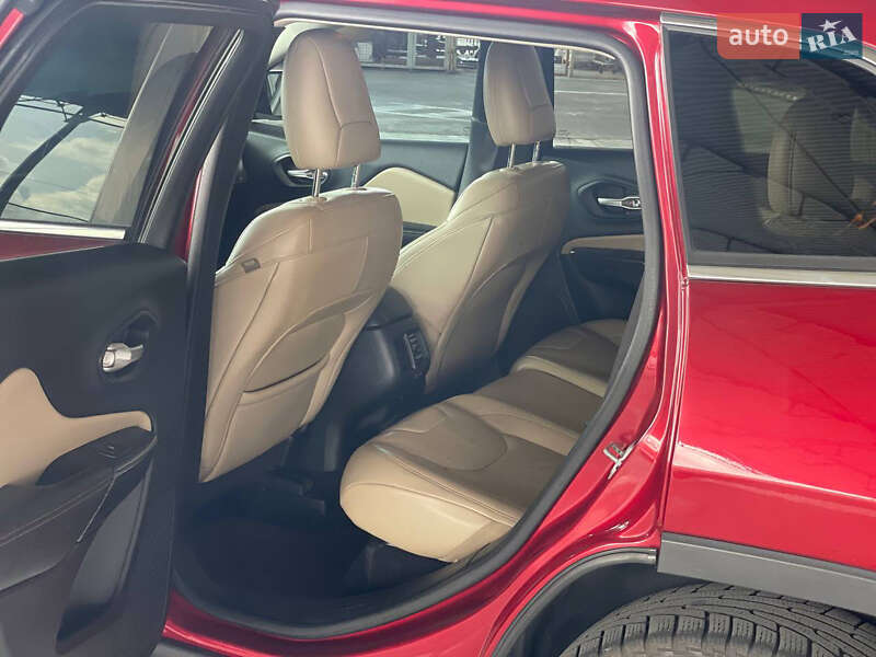 Позашляховик / Кросовер Jeep Cherokee 2014 в Рівному