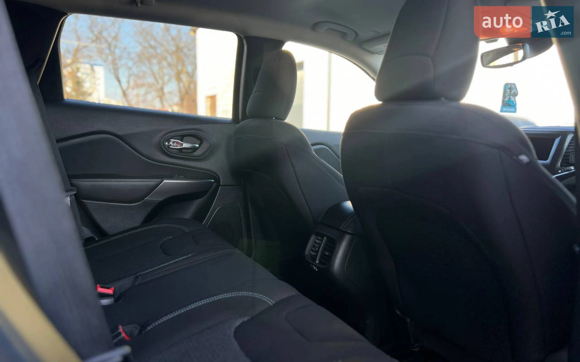 2021 Jeep Cherokee - мініатюра 28