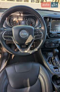 Внедорожник / Кроссовер Jeep Cherokee 2018 в 