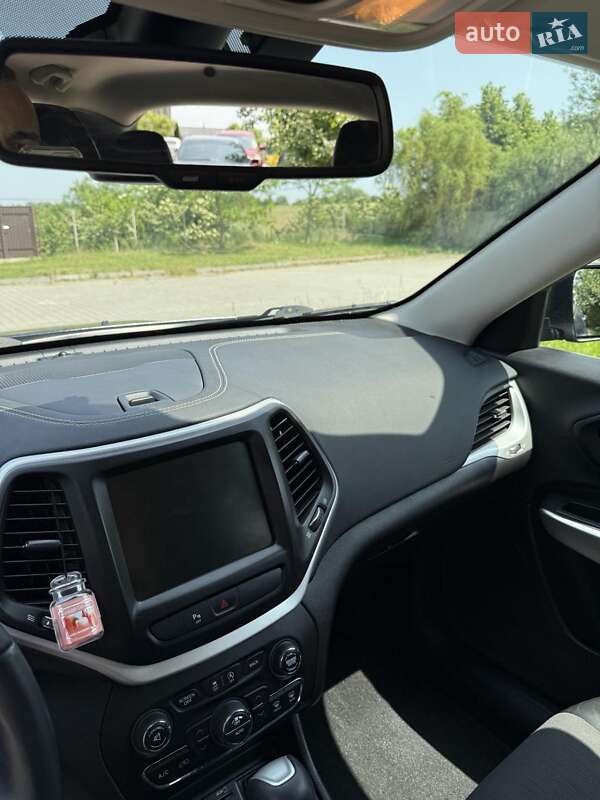 Внедорожник / Кроссовер Jeep Cherokee 2017 в Львове