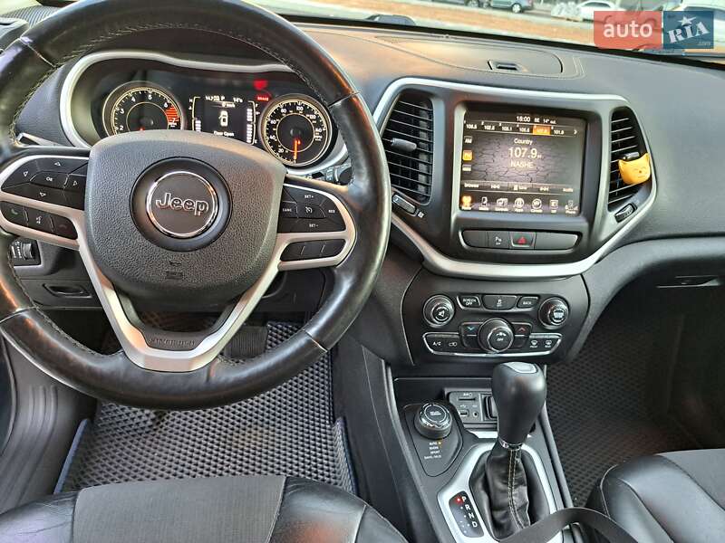 Внедорожник / Кроссовер Jeep Cherokee 2017 в Киеве