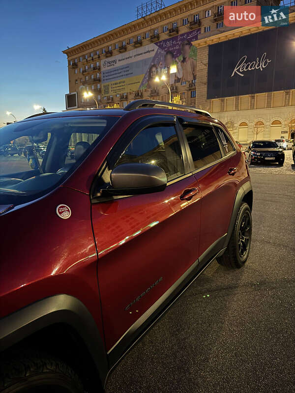 Внедорожник / Кроссовер Jeep Cherokee 2016 в Харькове