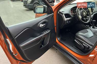 Внедорожник / Кроссовер Jeep Cherokee 2014 в 