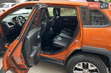Внедорожник / Кроссовер Jeep Cherokee 2014 в 