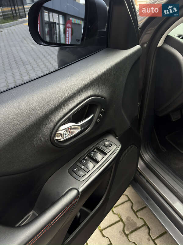 Внедорожник / Кроссовер Jeep Cherokee 2019 в Ивано-Франковске