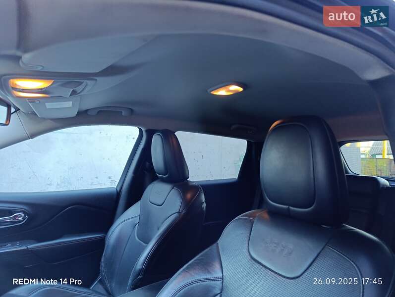 Позашляховик / Кросовер Jeep Cherokee 2015 в Васильківці