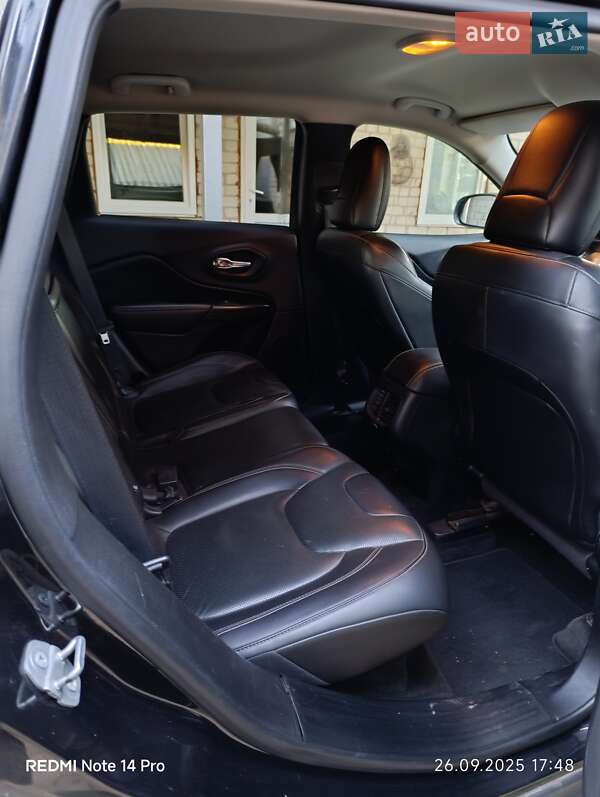 Позашляховик / Кросовер Jeep Cherokee 2015 в Васильківці