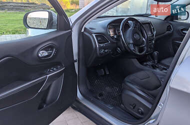 Внедорожник / Кроссовер Jeep Cherokee 2019 в 