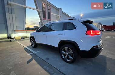 Внедорожник / Кроссовер Jeep Cherokee 2019 в 