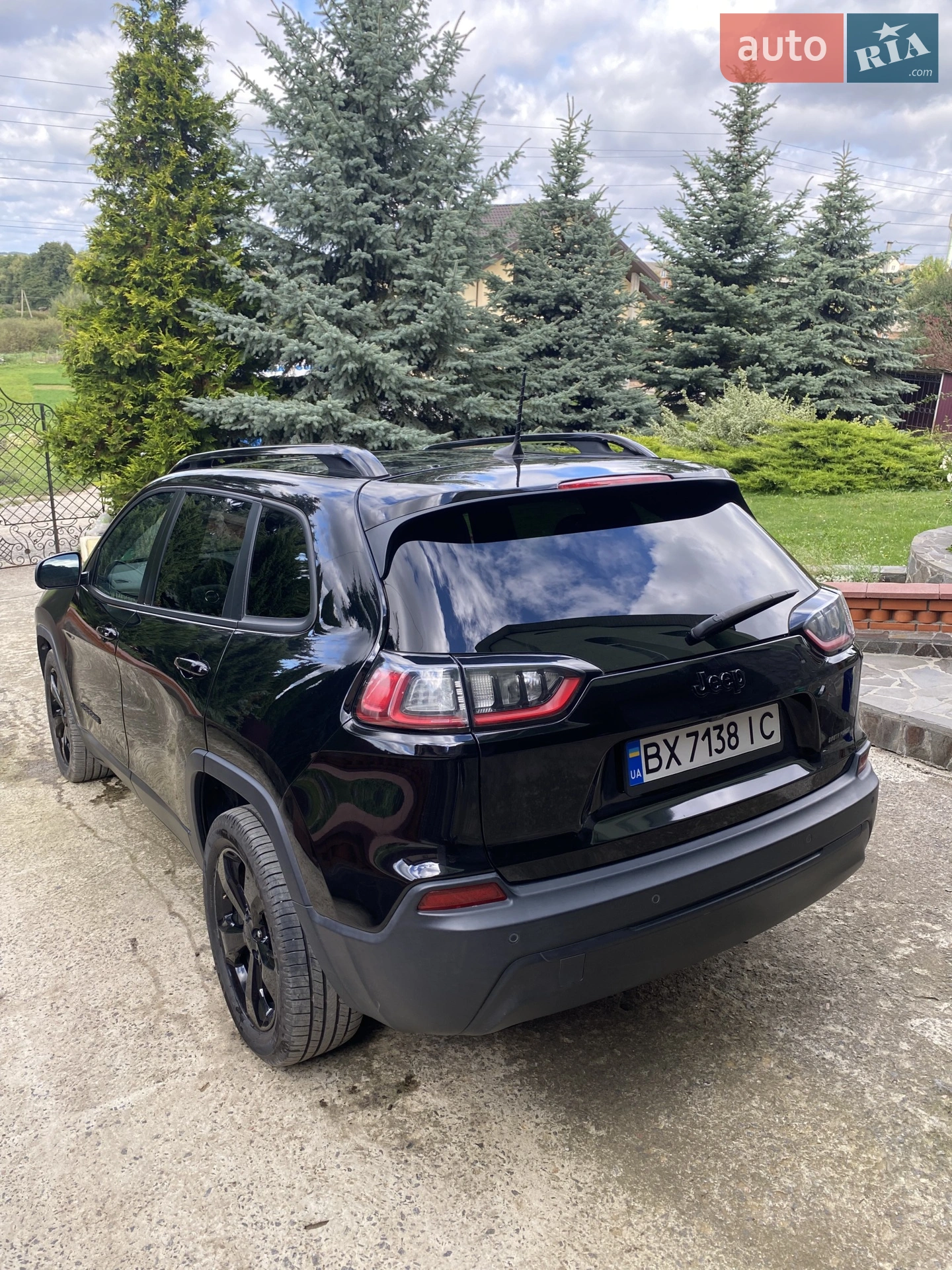 Jeep Cherokee 2019 VIN 1C4PJLLB7LD577390 фото оголошення 5 з 27
