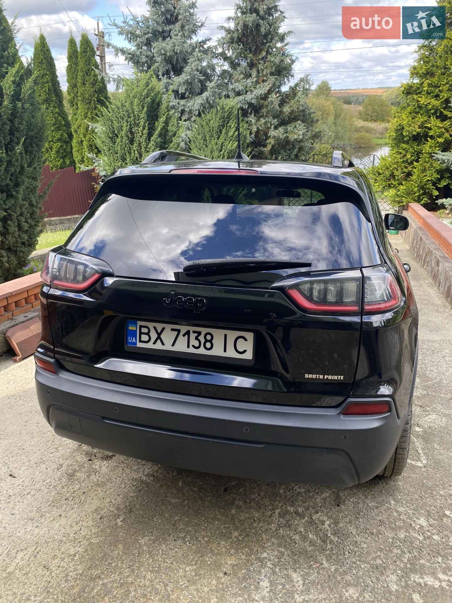 Jeep Cherokee 2019 VIN 1C4PJLLB7LD577390 фото оголошення 8 з 27