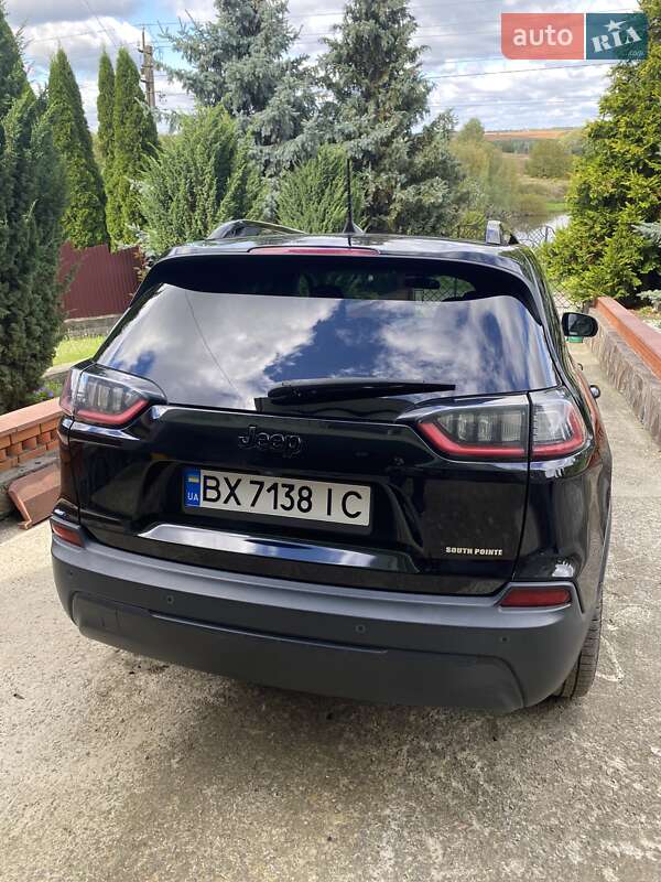 Внедорожник / Кроссовер Jeep Cherokee 2019 в Хмельницком