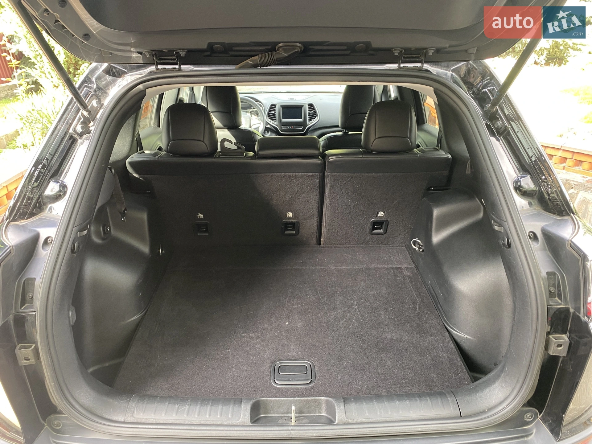 Jeep Cherokee 2019 VIN 1C4PJLLB7LD577390 фото оголошення 14 з 27