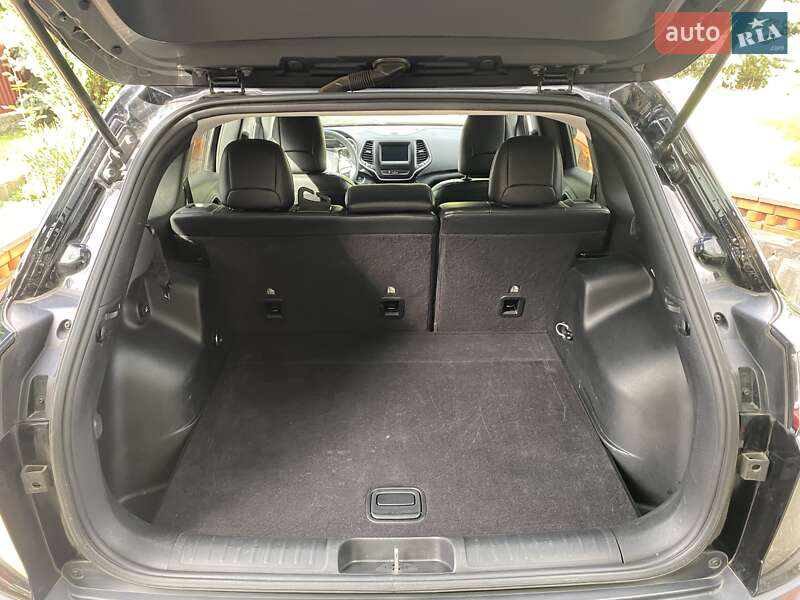 Внедорожник / Кроссовер Jeep Cherokee 2019 в Хмельницком