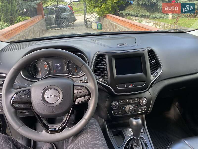 Внедорожник / Кроссовер Jeep Cherokee 2019 в Хмельницком