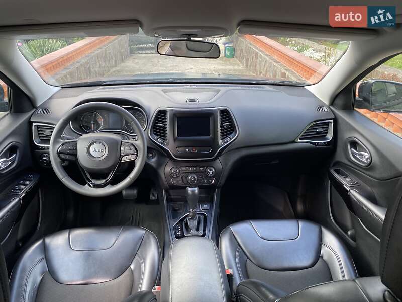 Внедорожник / Кроссовер Jeep Cherokee 2019 в Хмельницком