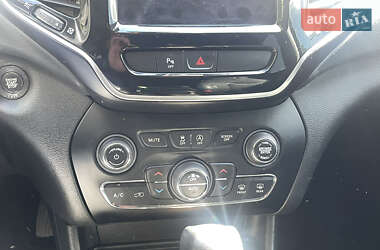 Внедорожник / Кроссовер Jeep Cherokee 2019 в 