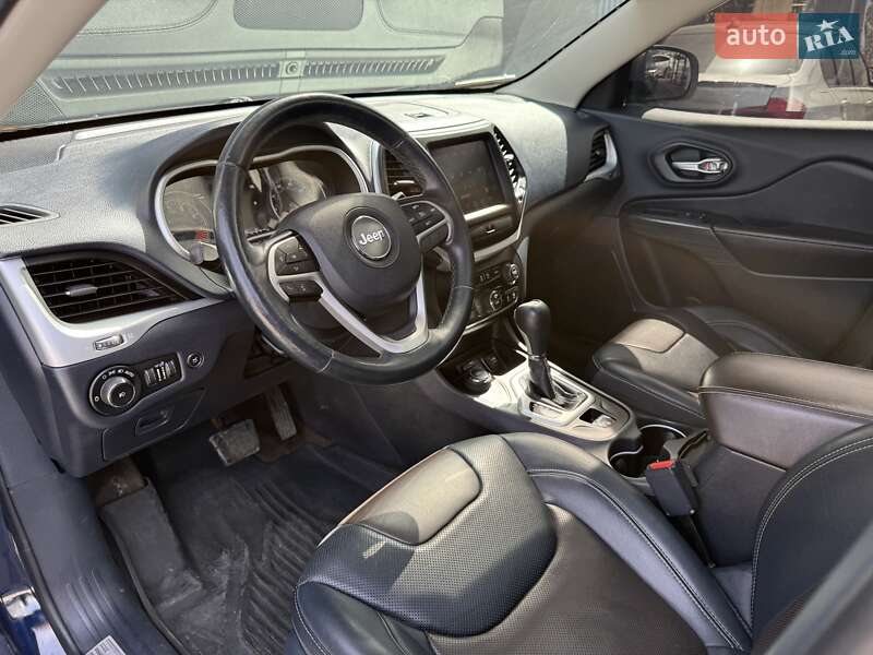 Внедорожник / Кроссовер Jeep Cherokee 2015 в Львове