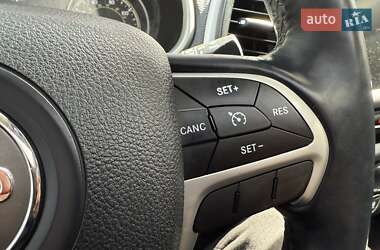 Внедорожник / Кроссовер Jeep Cherokee 2015 в 