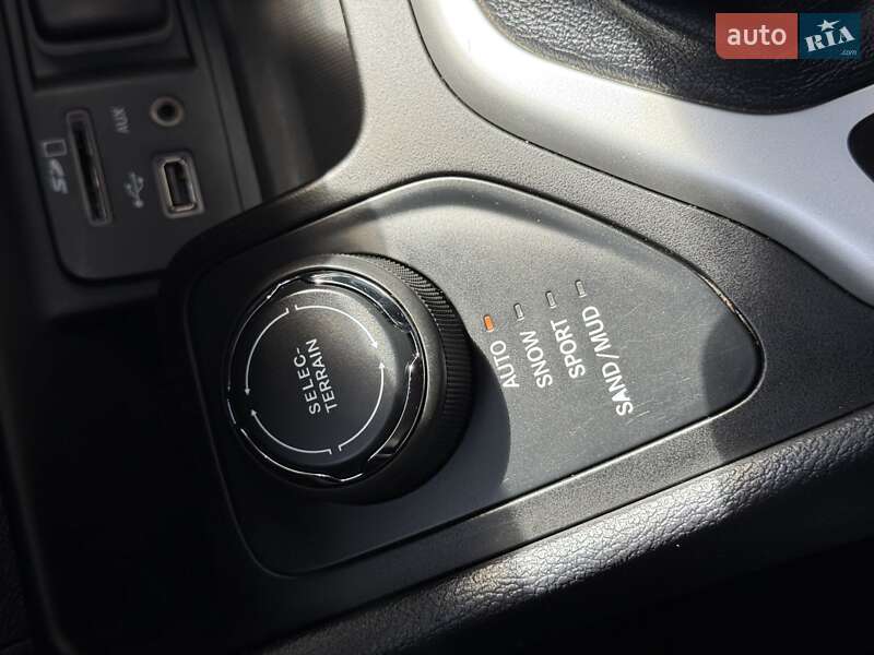 Внедорожник / Кроссовер Jeep Cherokee 2015 в Львове